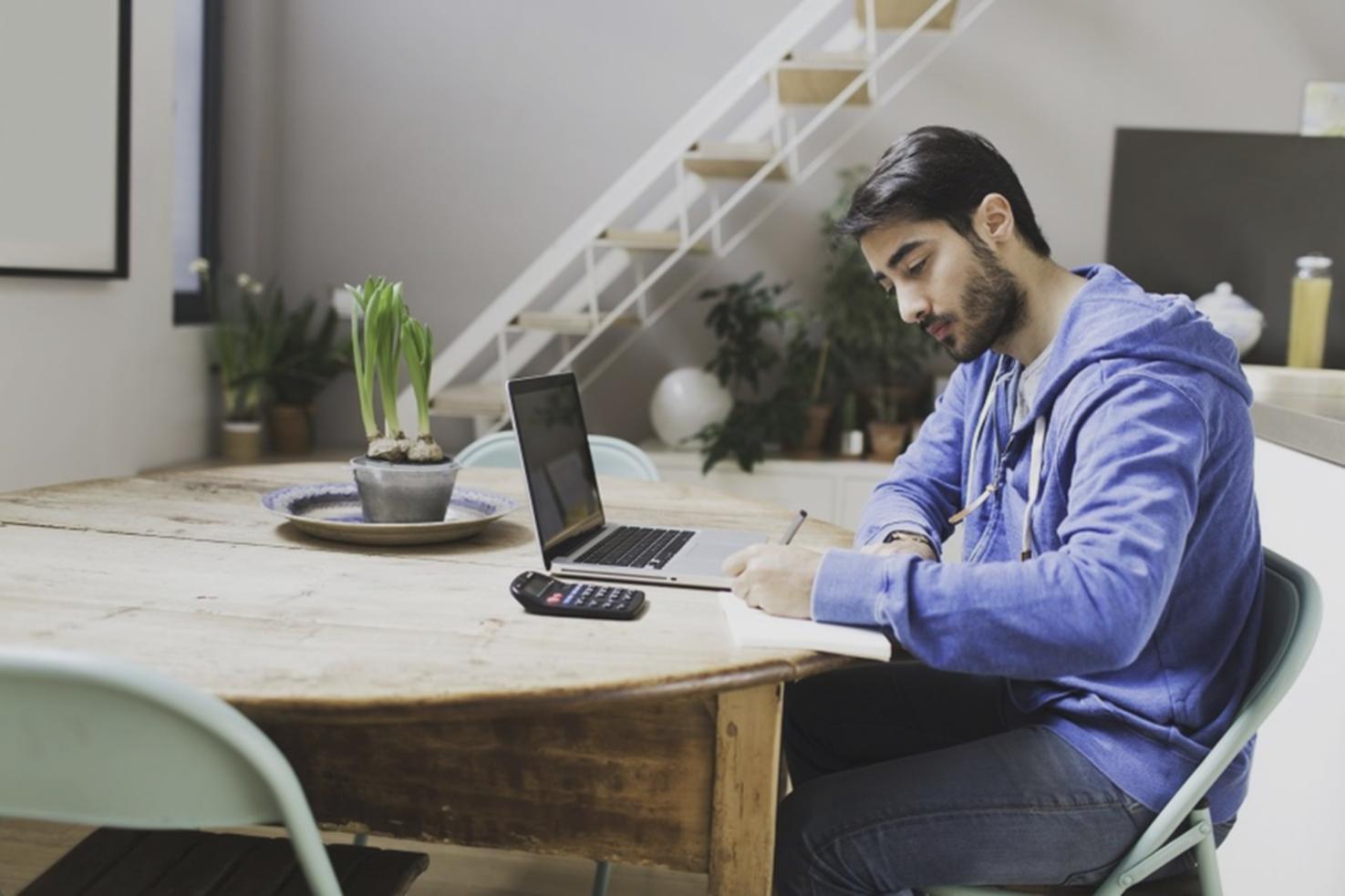 Ekspert junichy podczas webinaru na żywo